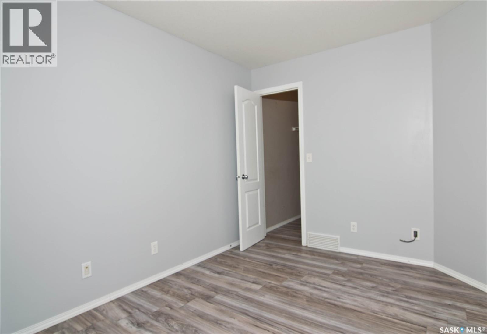 1049 Birchwood Place Property Photo 6