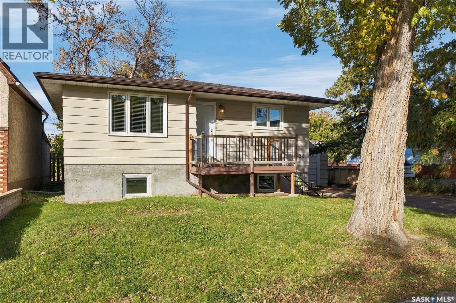 328 College AVENUE E Property Photo 1