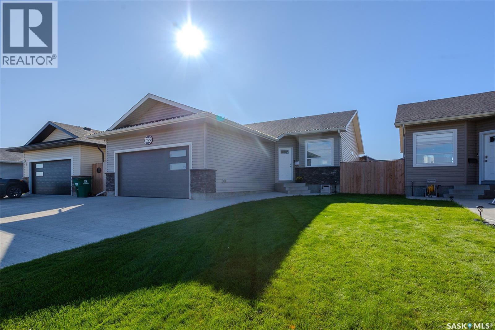 622 Rosewood Boulevard W Property Photo 2