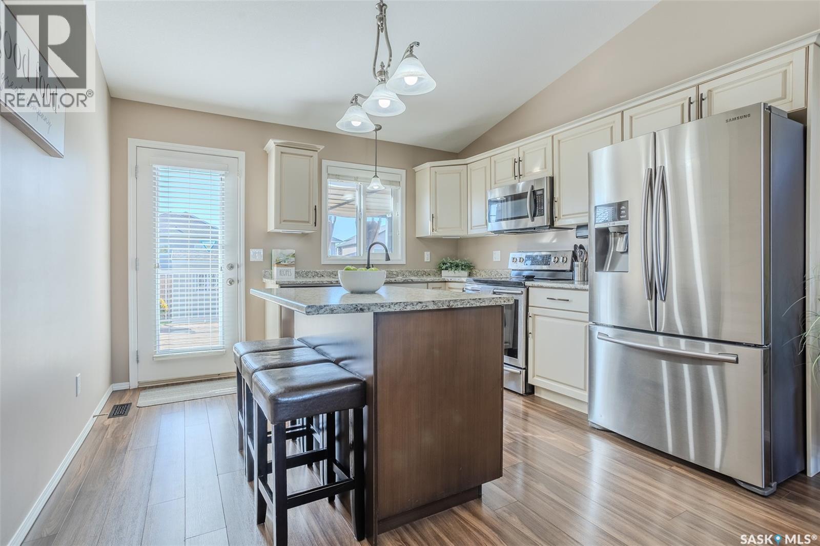 622 Rosewood Boulevard W Property Photo 12