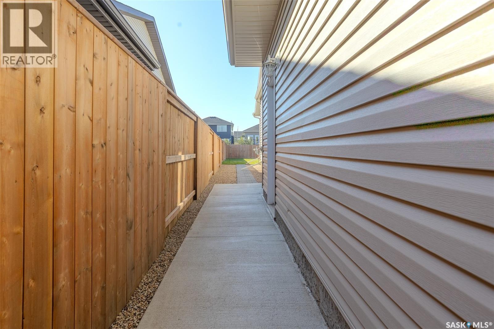 622 Rosewood Boulevard W Property Photo 43