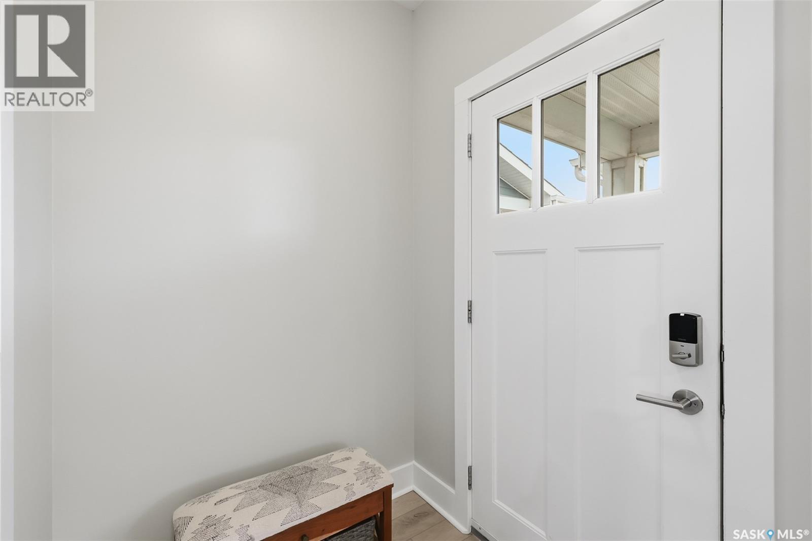 282 Eaton Crescent Property Photo 4
