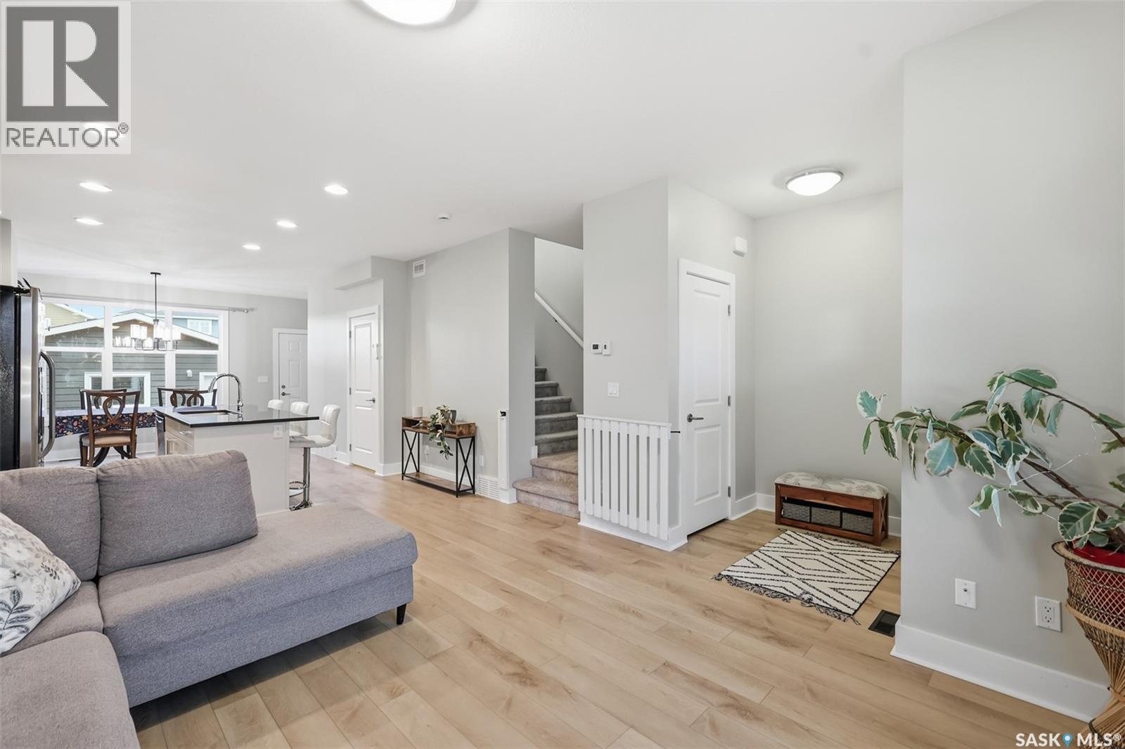 282 Eaton Crescent Property Photo 7