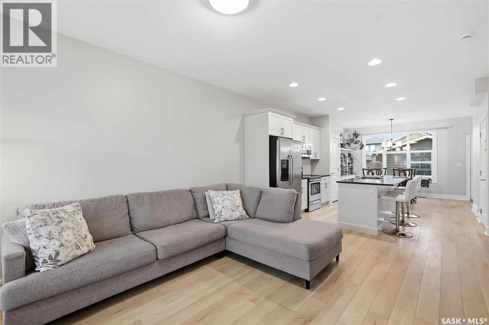 282 Eaton Crescent Property Photo 8