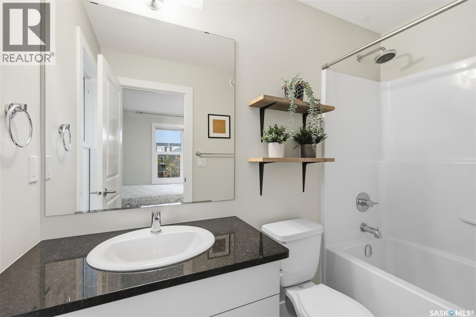 282 Eaton Crescent Property Photo 20