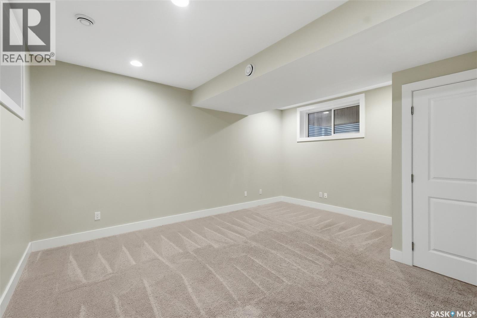 282 Eaton Crescent Property Photo 25