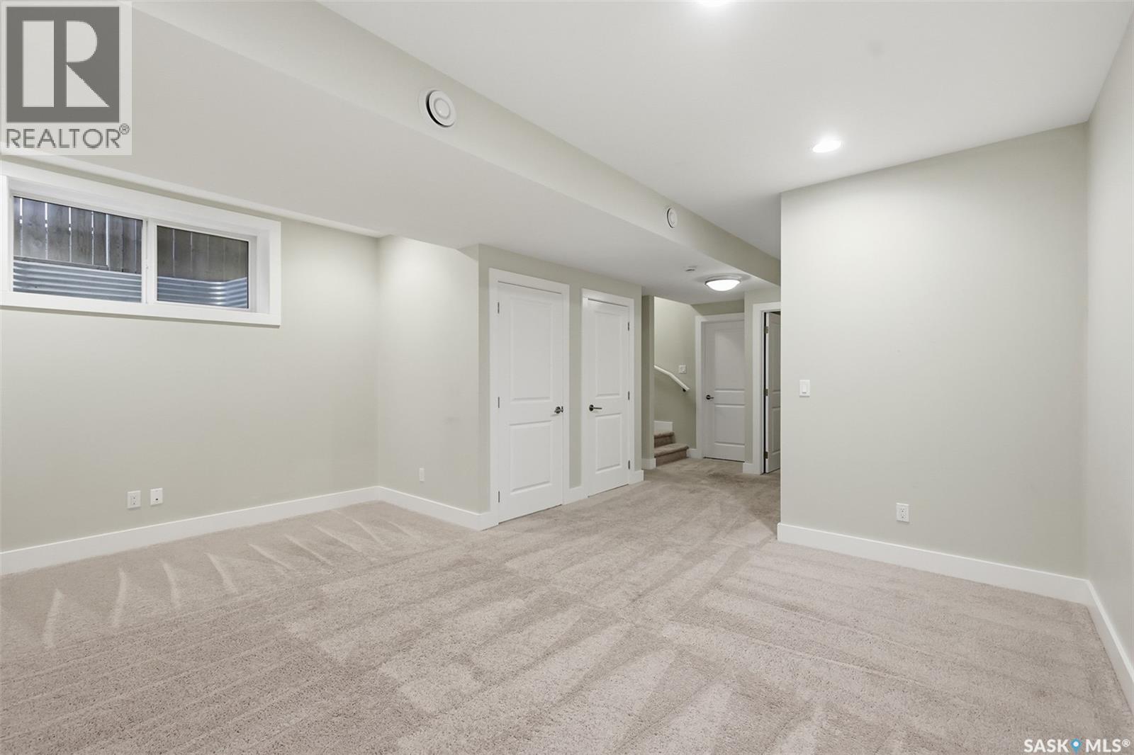 282 Eaton Crescent Property Photo 26