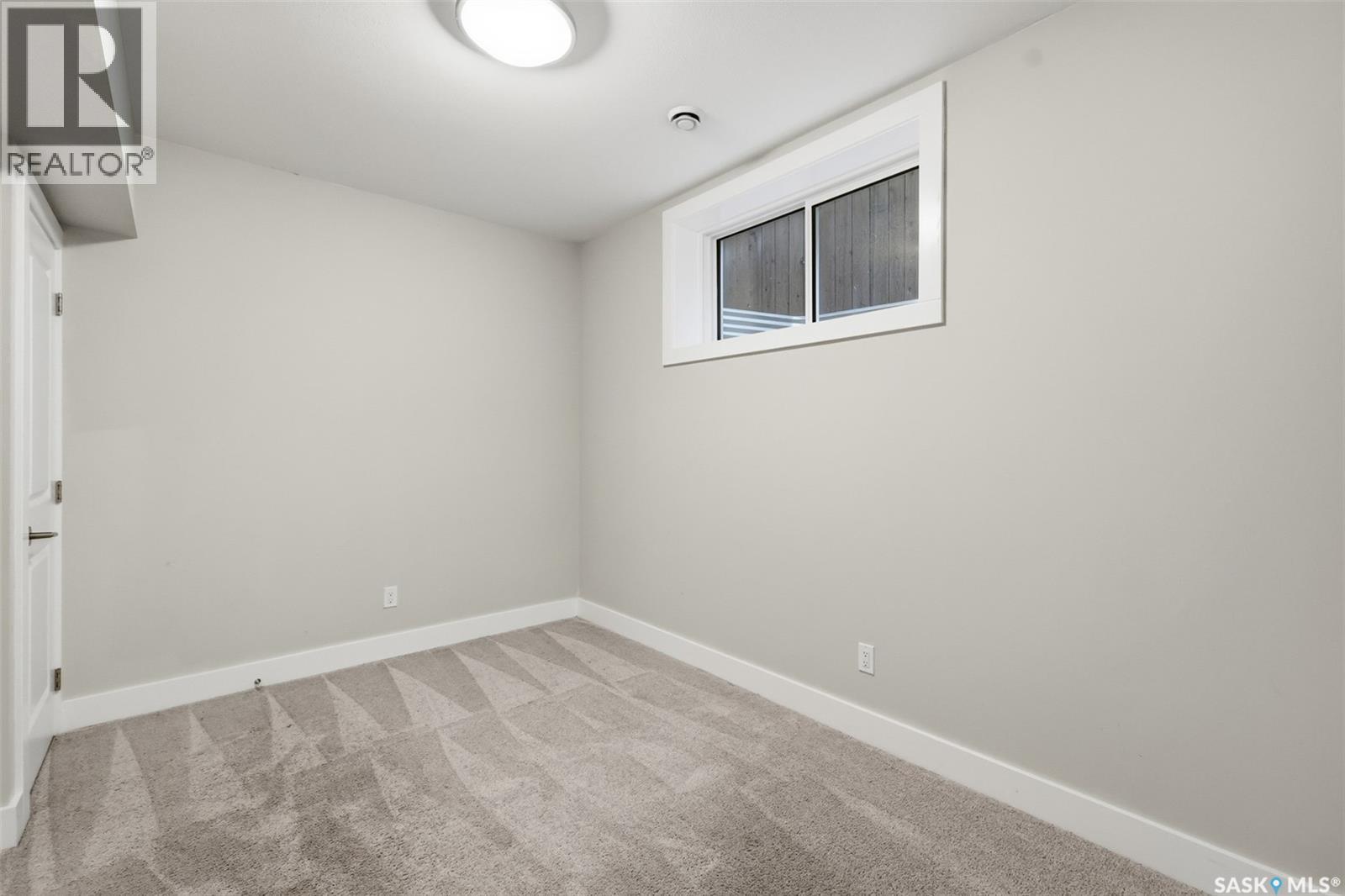 282 Eaton Crescent Property Photo 28