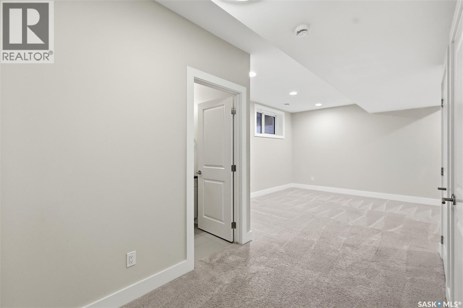 282 Eaton Crescent Property Photo 29