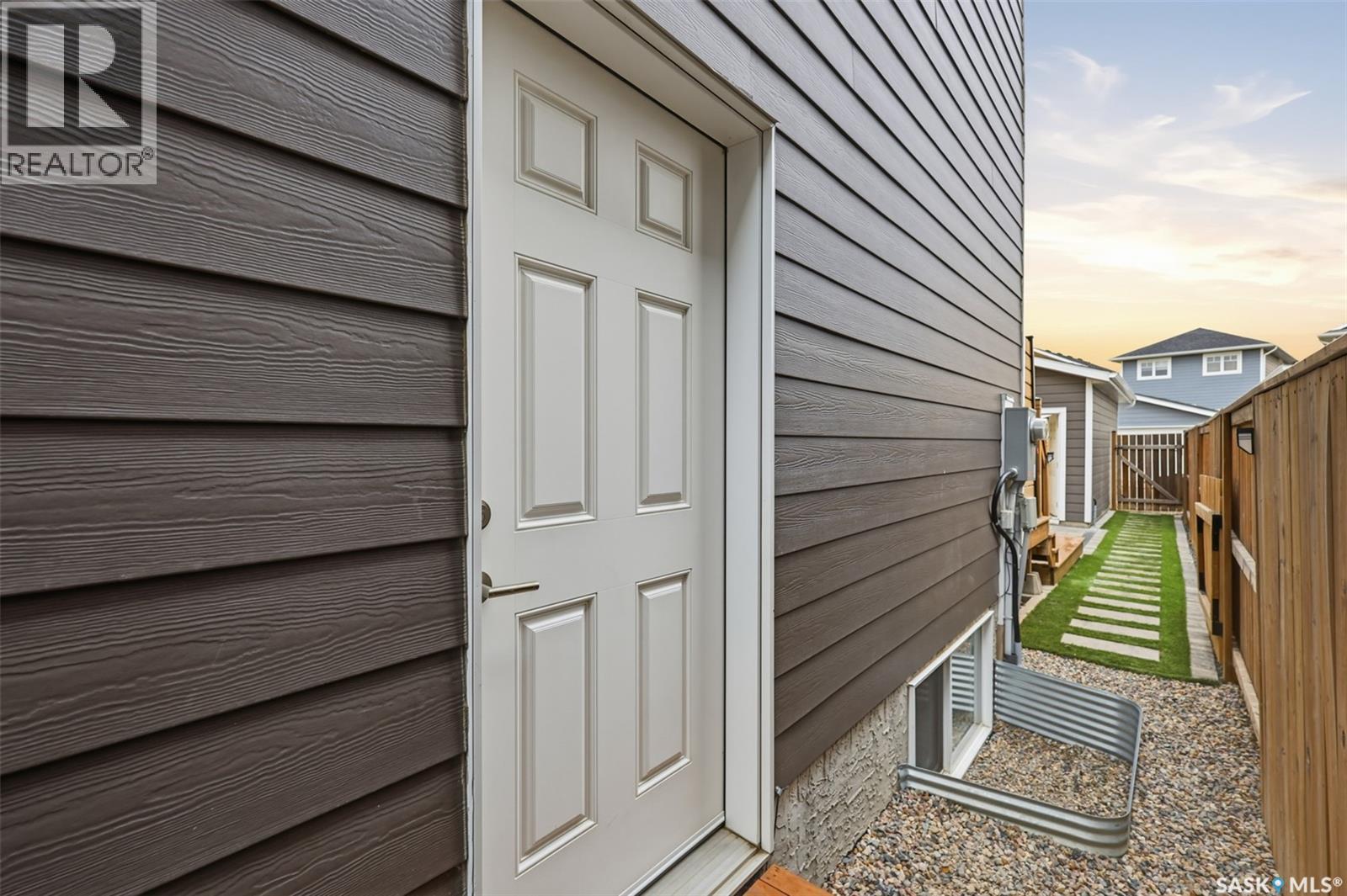282 Eaton Crescent Property Photo 39