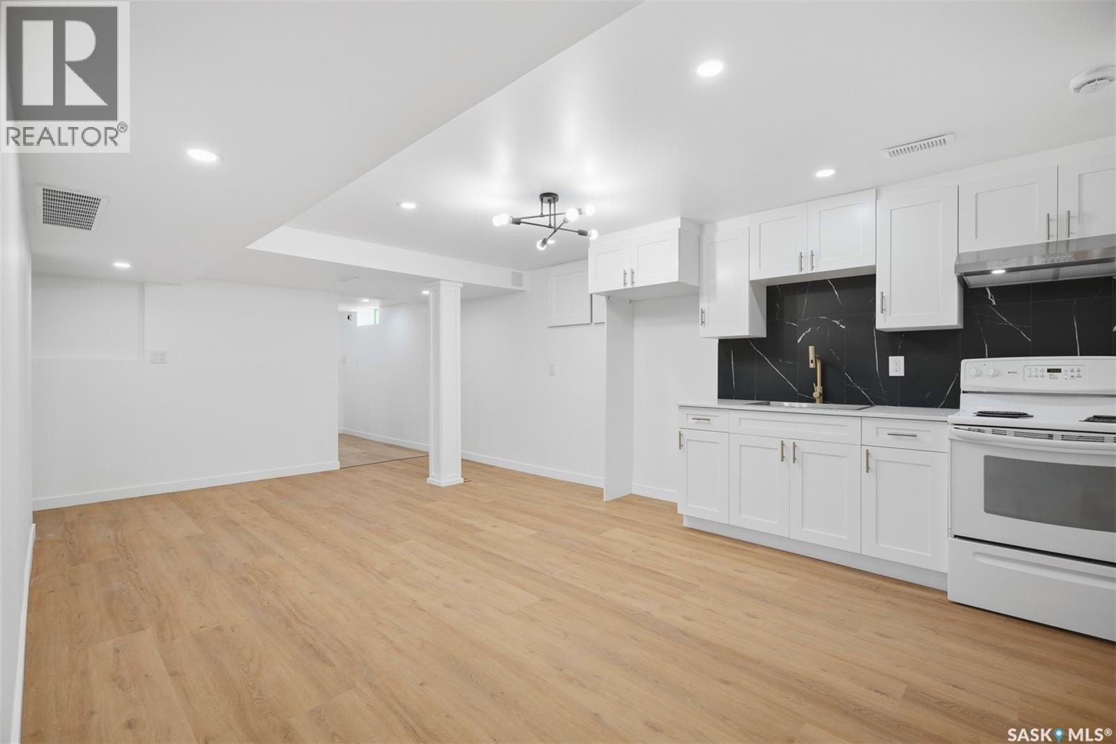 3805 Diefenbaker Drive Property Photo 21