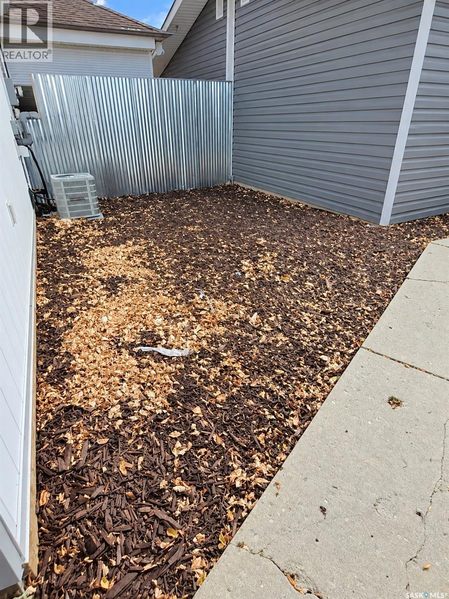 905b Argyle Avenue Property Photo 16