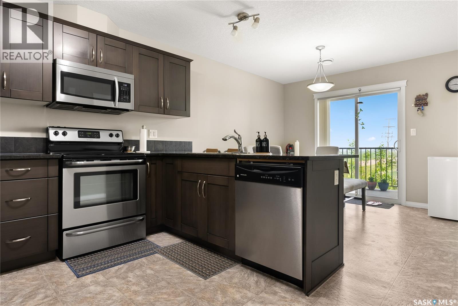 305 3822 Dewdney Avenue E Property Photo 10