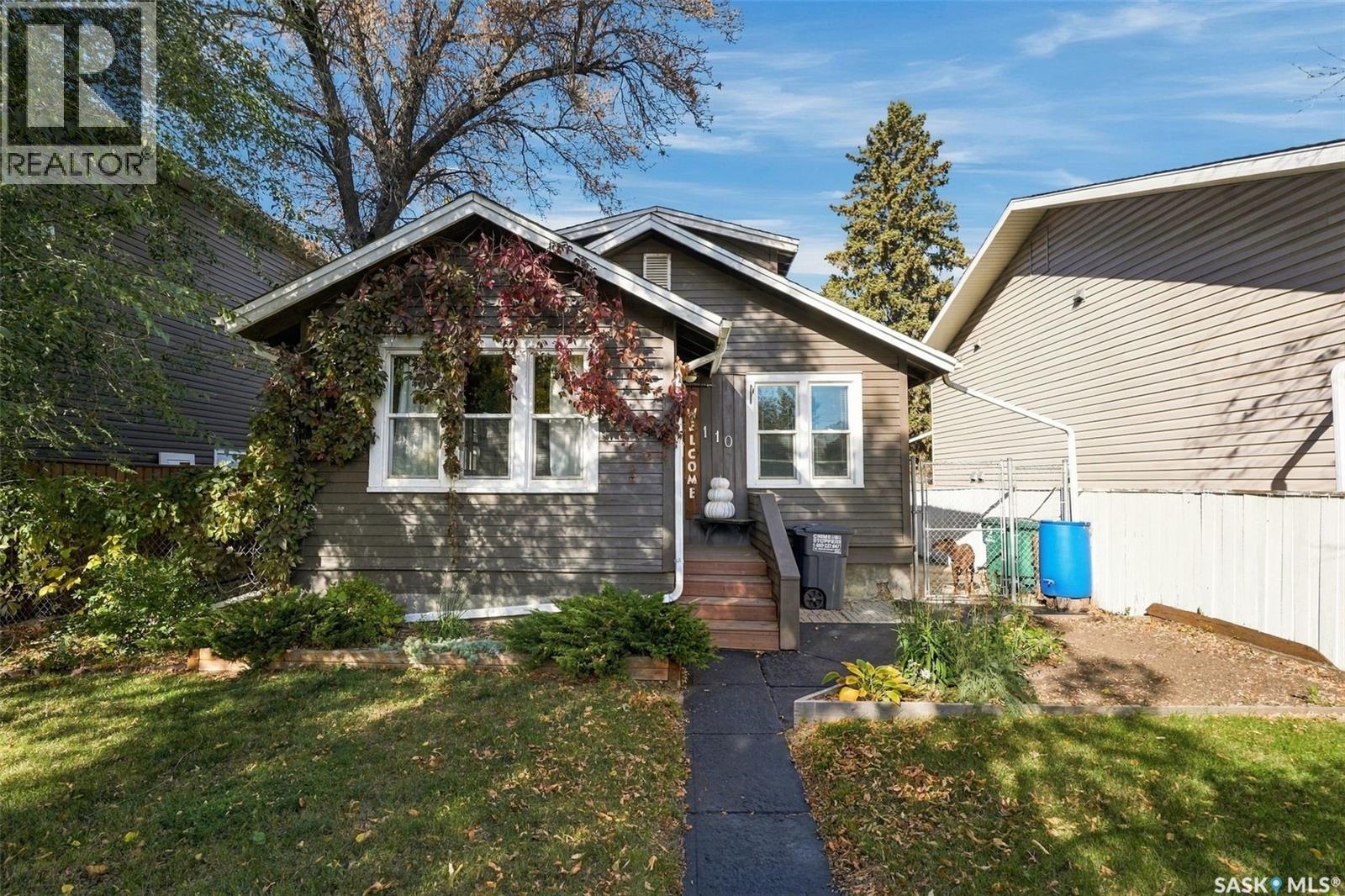 110 109th STREET W Property Photo 1