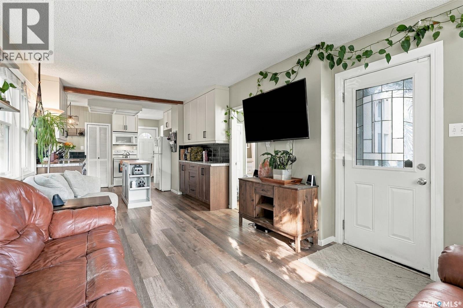 110 109th Street W Property Photo 3