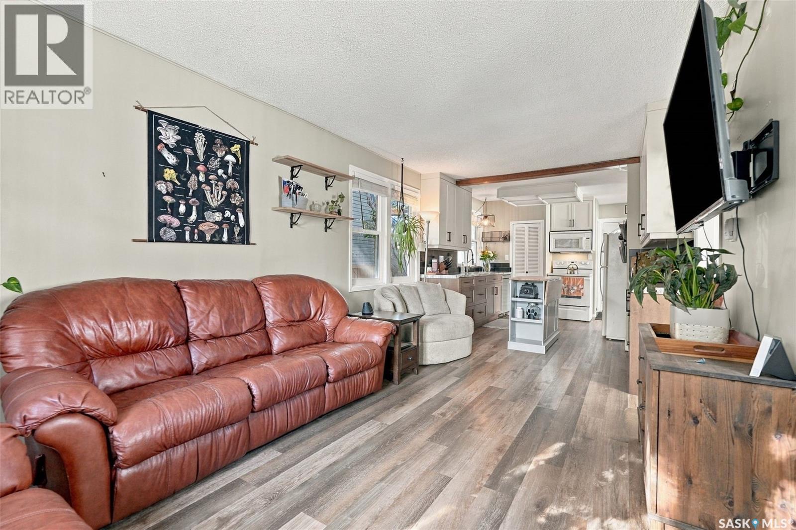 110 109th Street W Property Photo 5