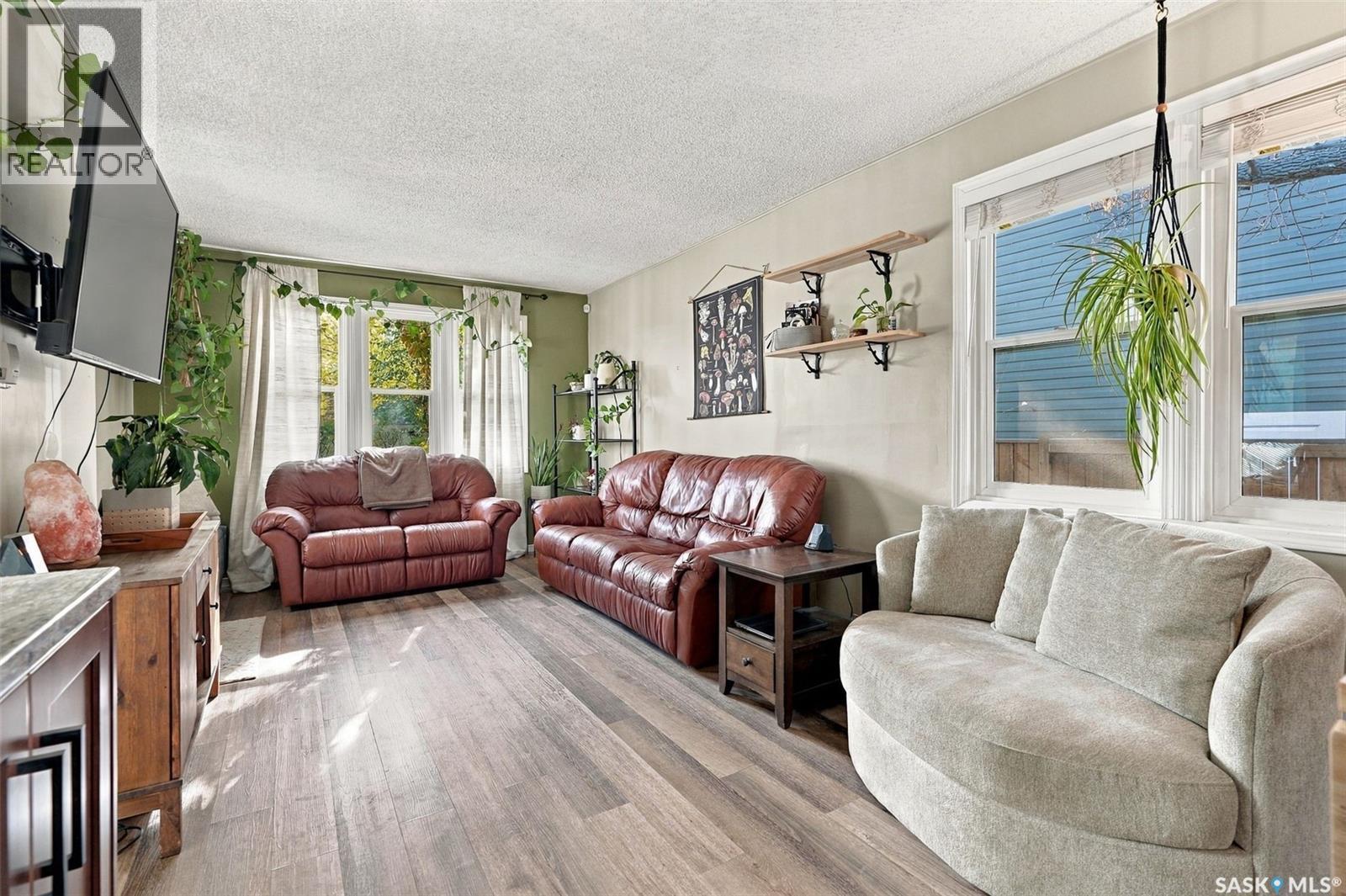 110 109th Street W Property Photo 6