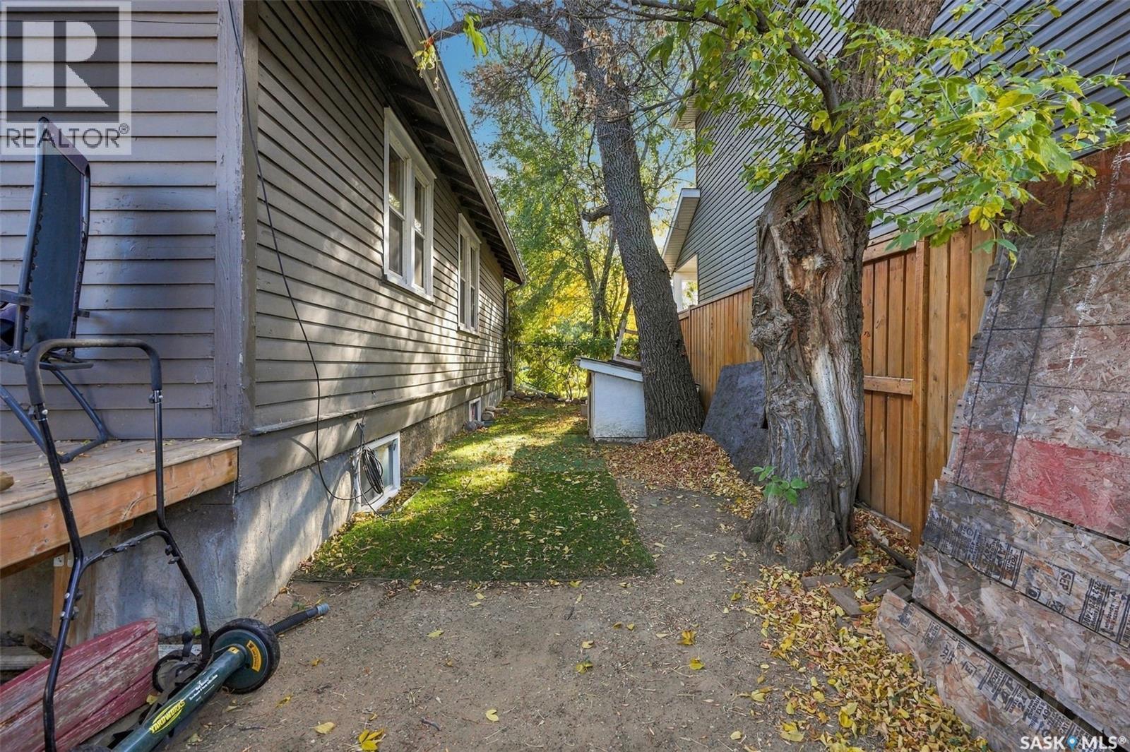 110 109th Street W Property Photo 41