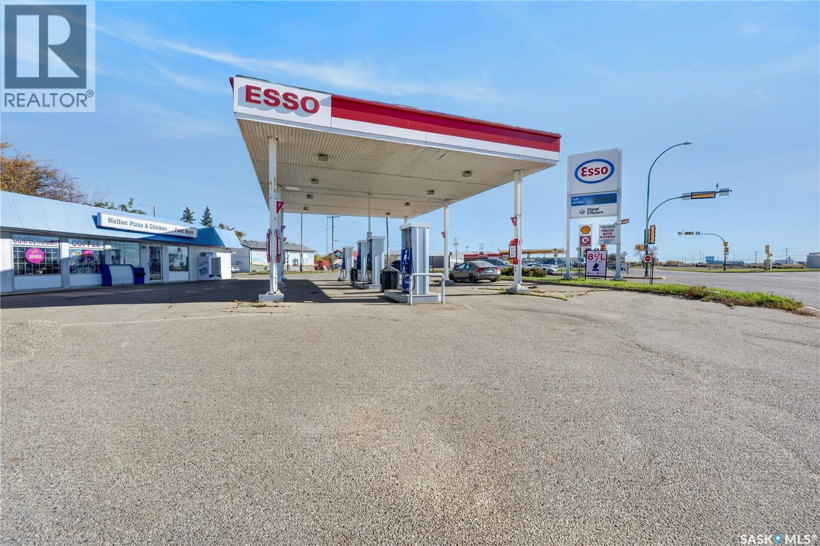 300 Saskatchewan Drive W Property Photo 2