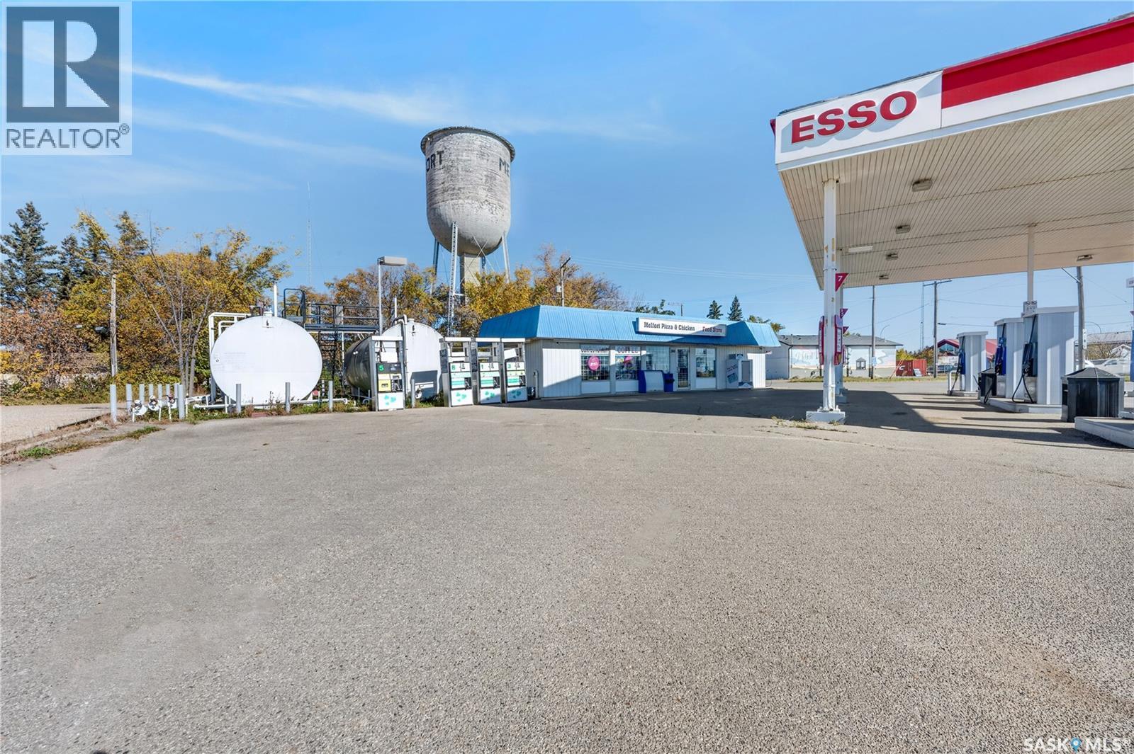 300 Saskatchewan Drive W Property Photo 3