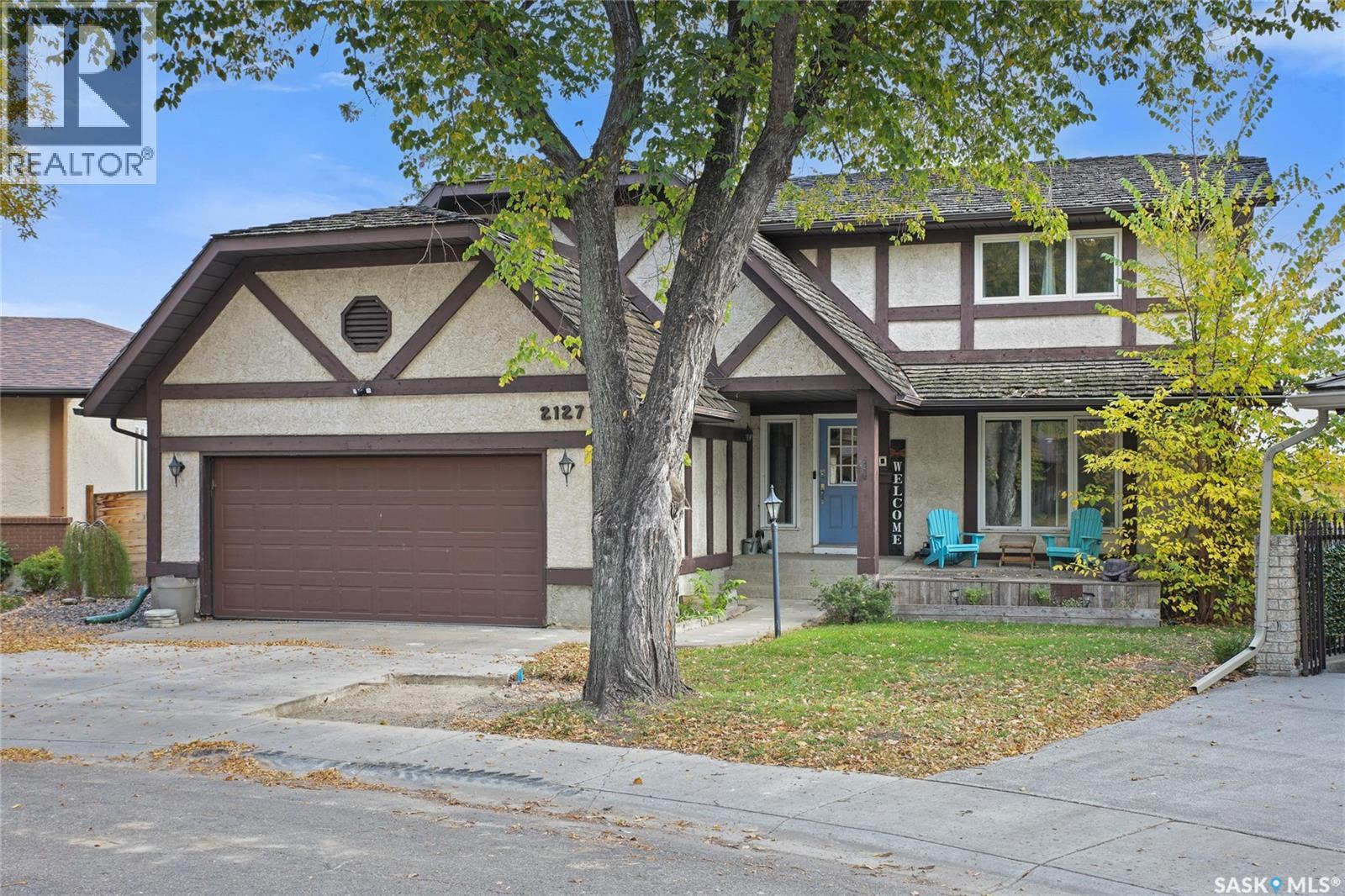 2127 Cunning Crescent E Property Photo 2