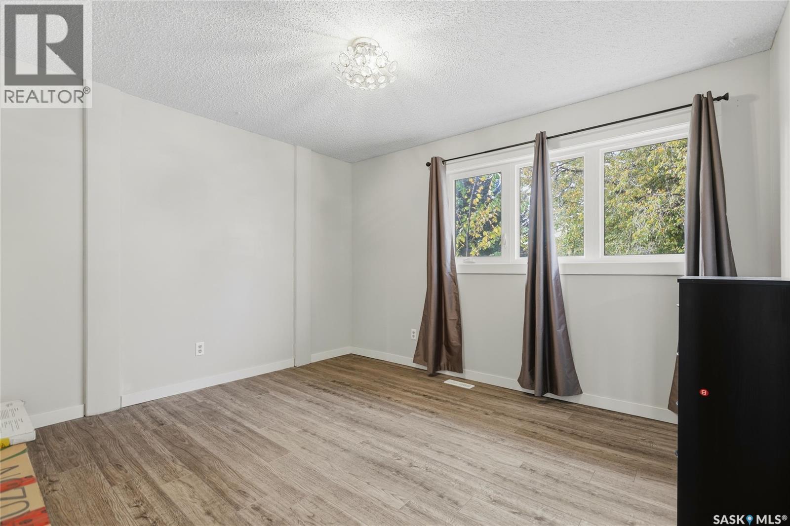 2127 Cunning Crescent E Property Photo 32