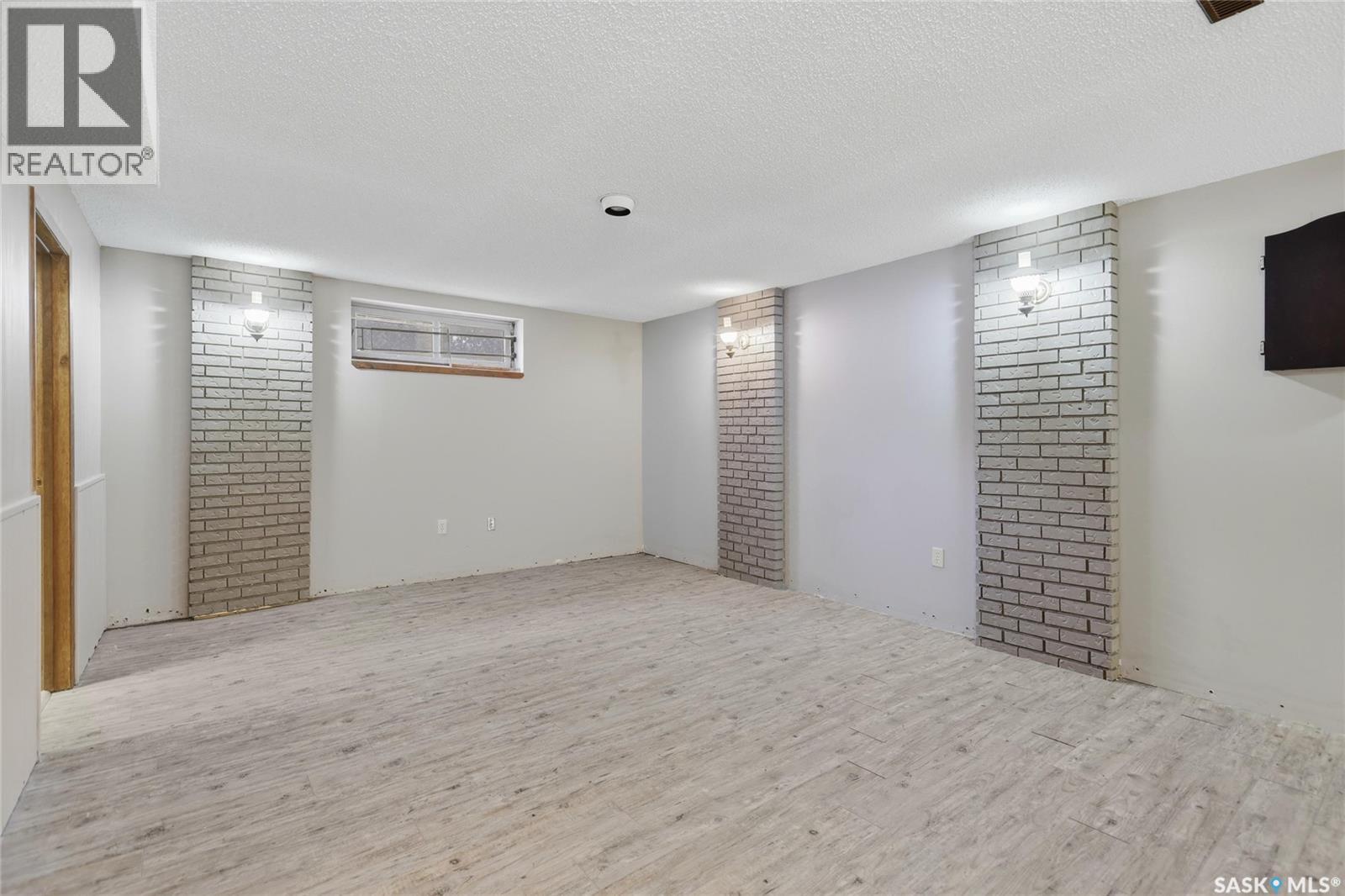 2127 Cunning Crescent E Property Photo 39