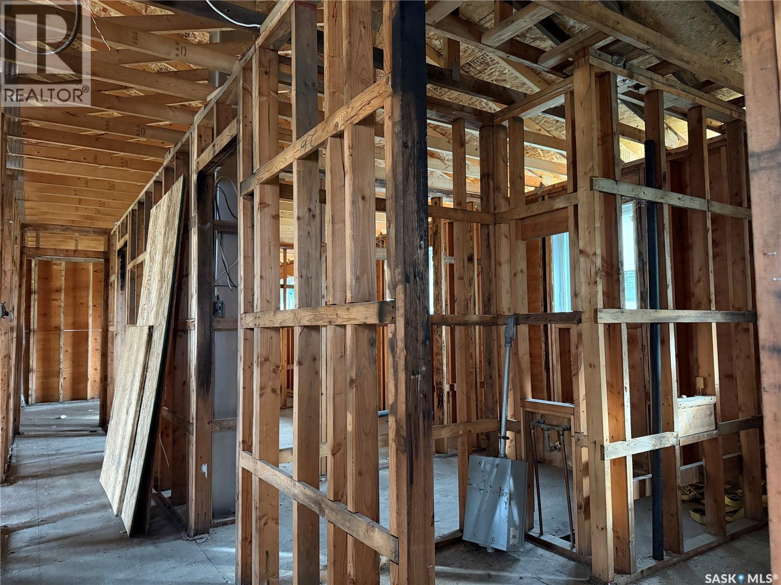 216 6th Street E Property Photo 4