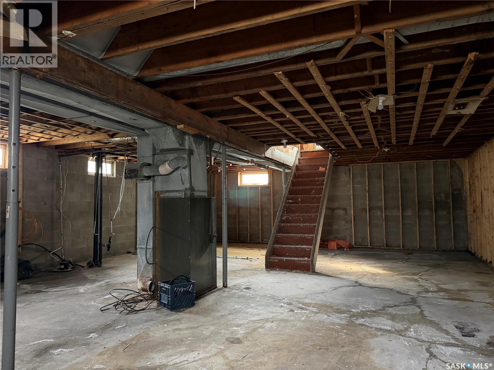 216 6th Street E Property Photo 6