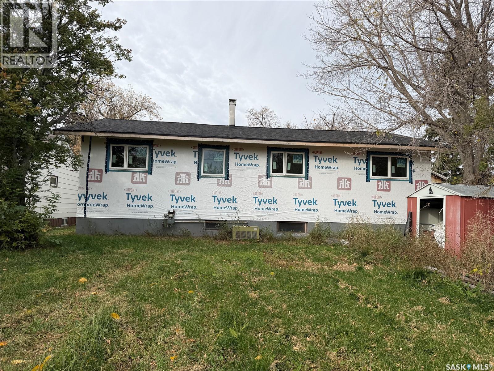 216 6th Street E Property Photo 8
