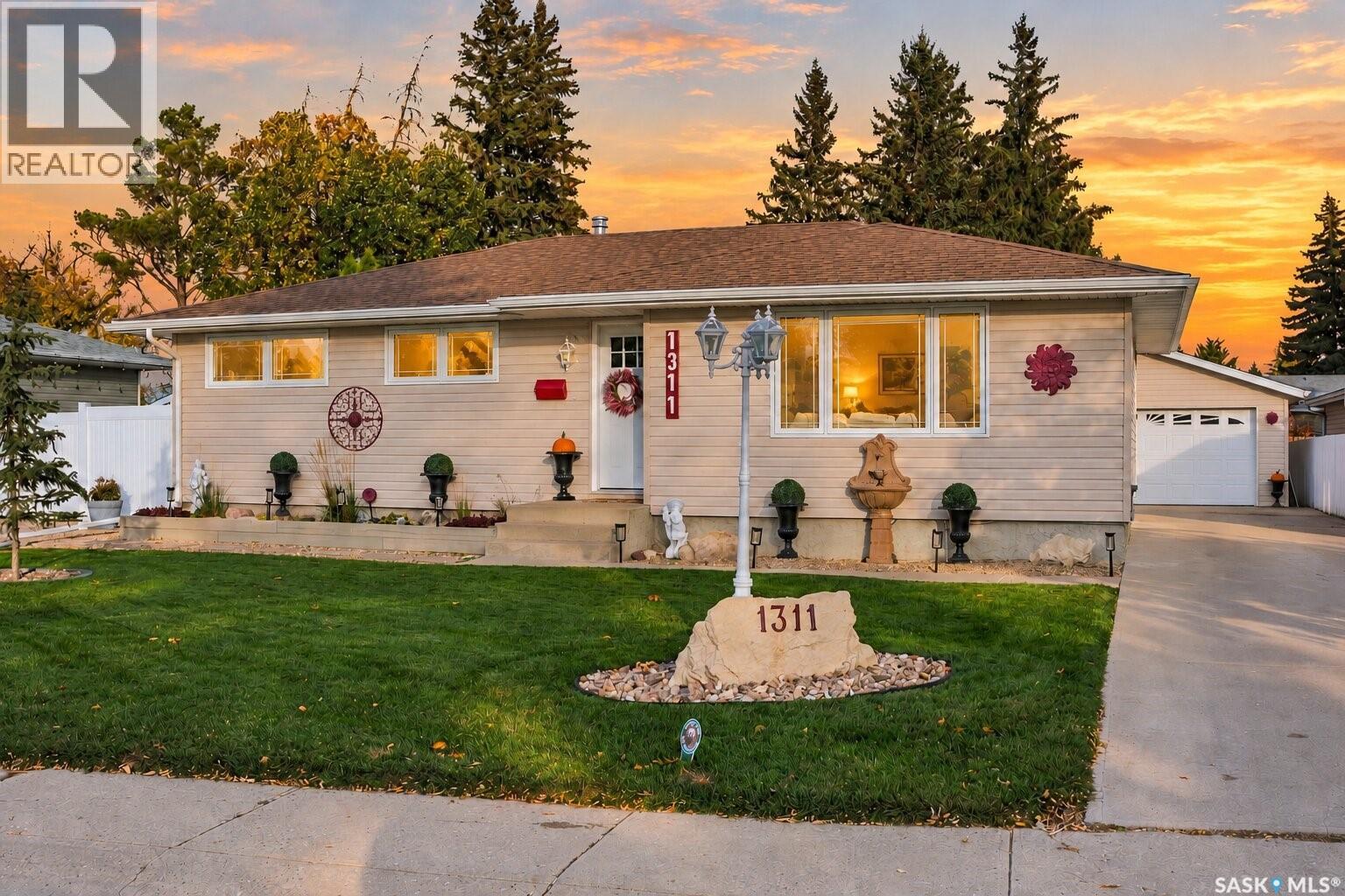 1311 Queen CRESCENT