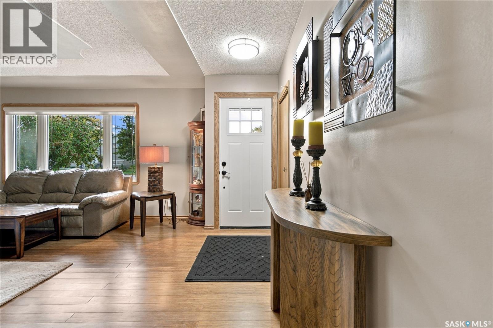 1311 Queen Crescent Property Photo 4