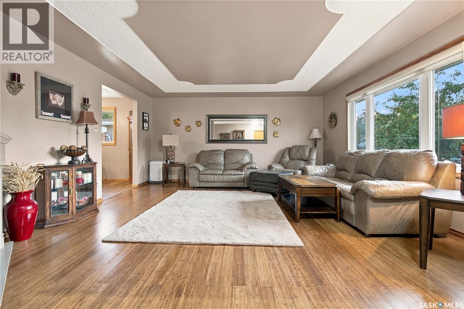 1311 Queen Crescent Property Photo 5