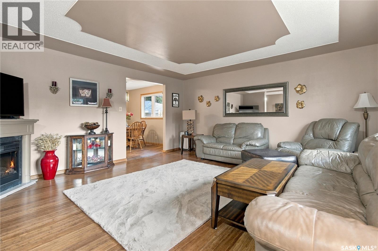 1311 Queen Crescent Property Photo 6