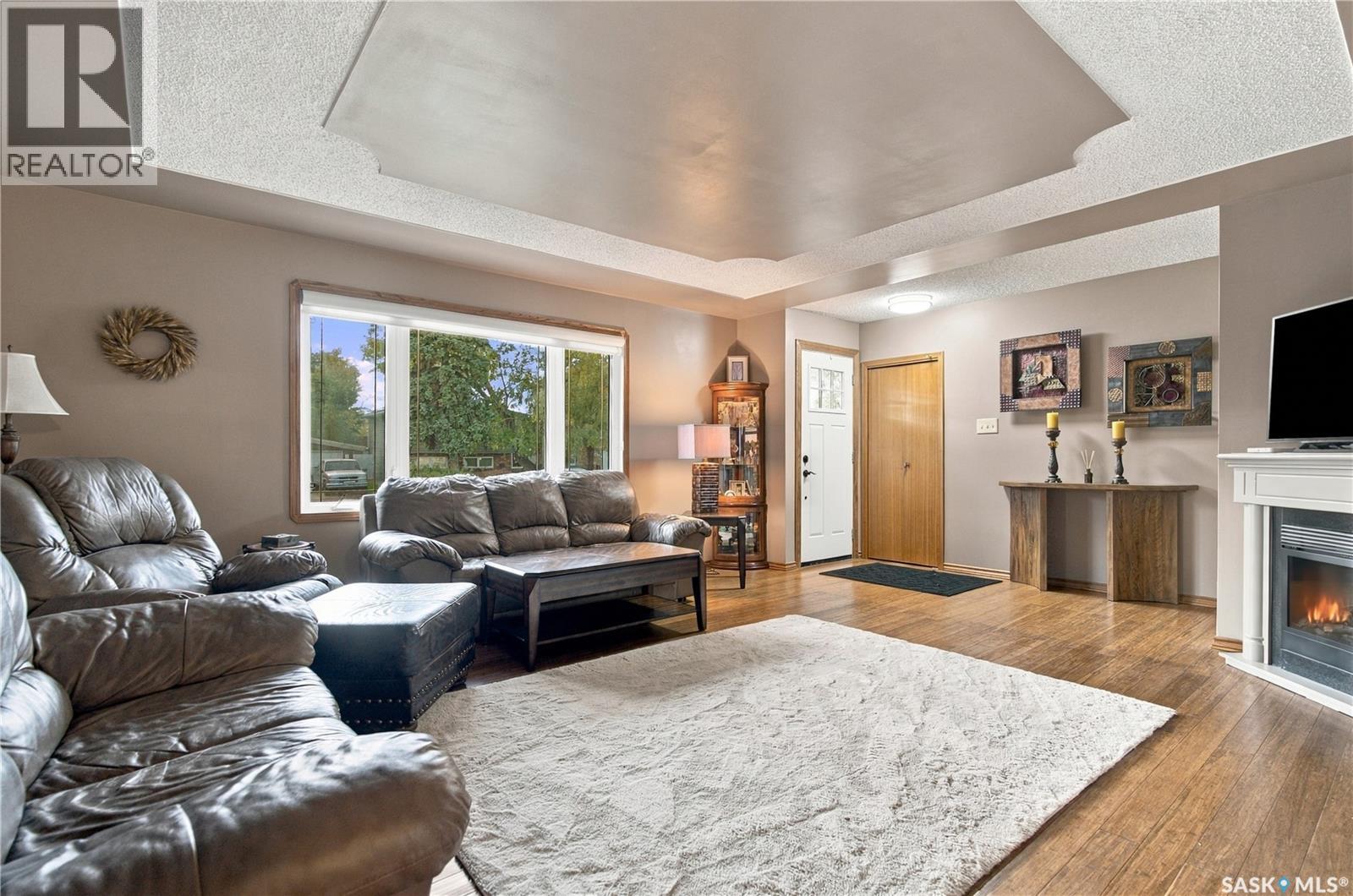 1311 Queen Crescent Property Photo 8