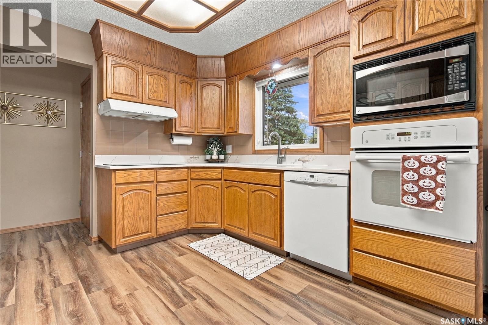1311 Queen Crescent Property Photo 12