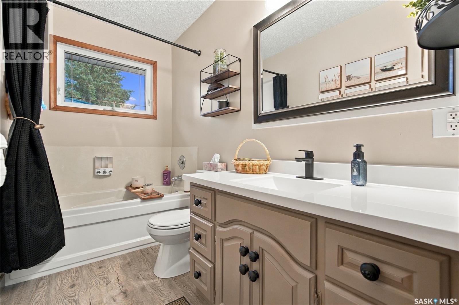 1311 Queen Crescent Property Photo 22