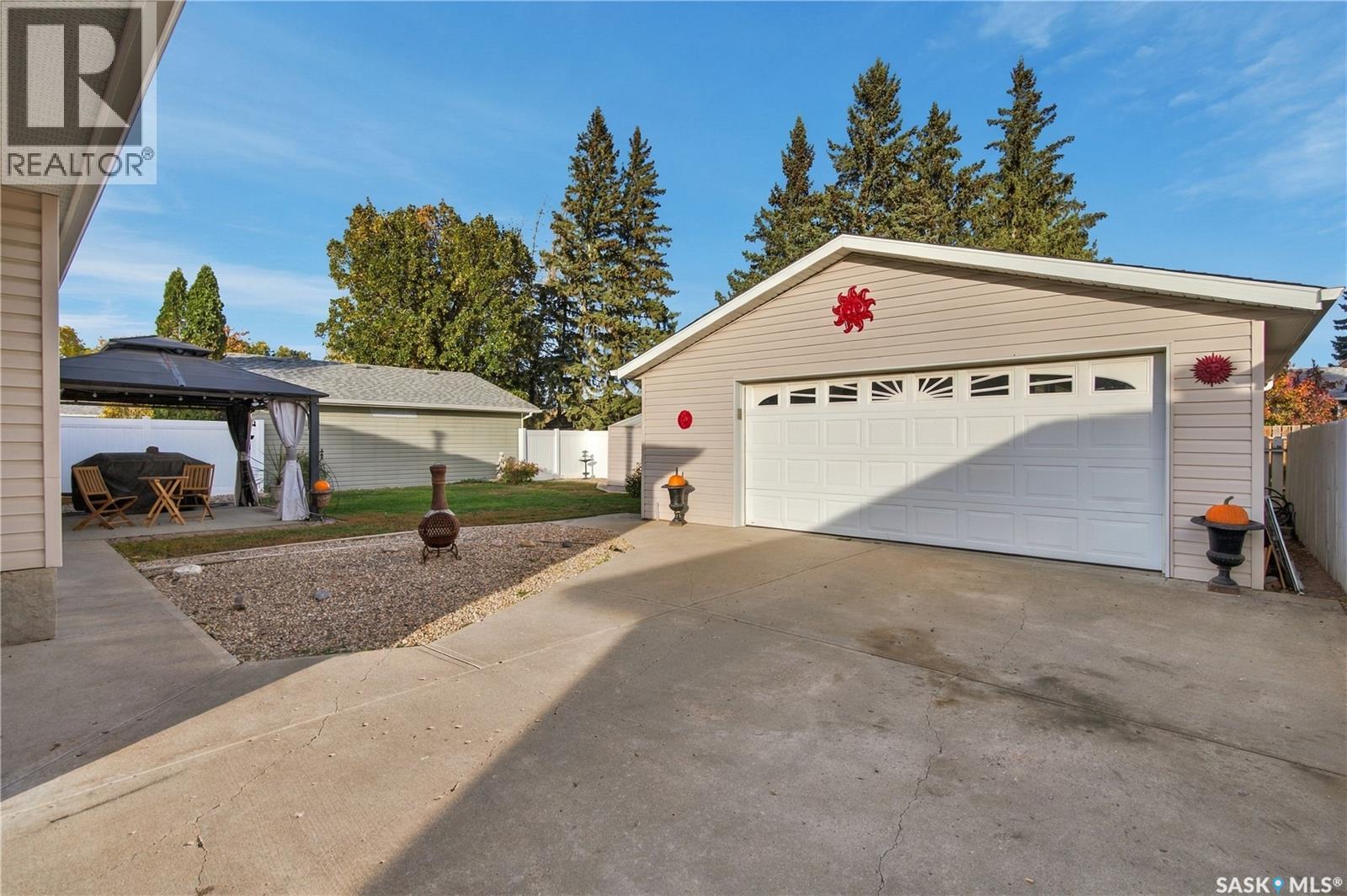 1311 Queen Crescent Property Photo 38