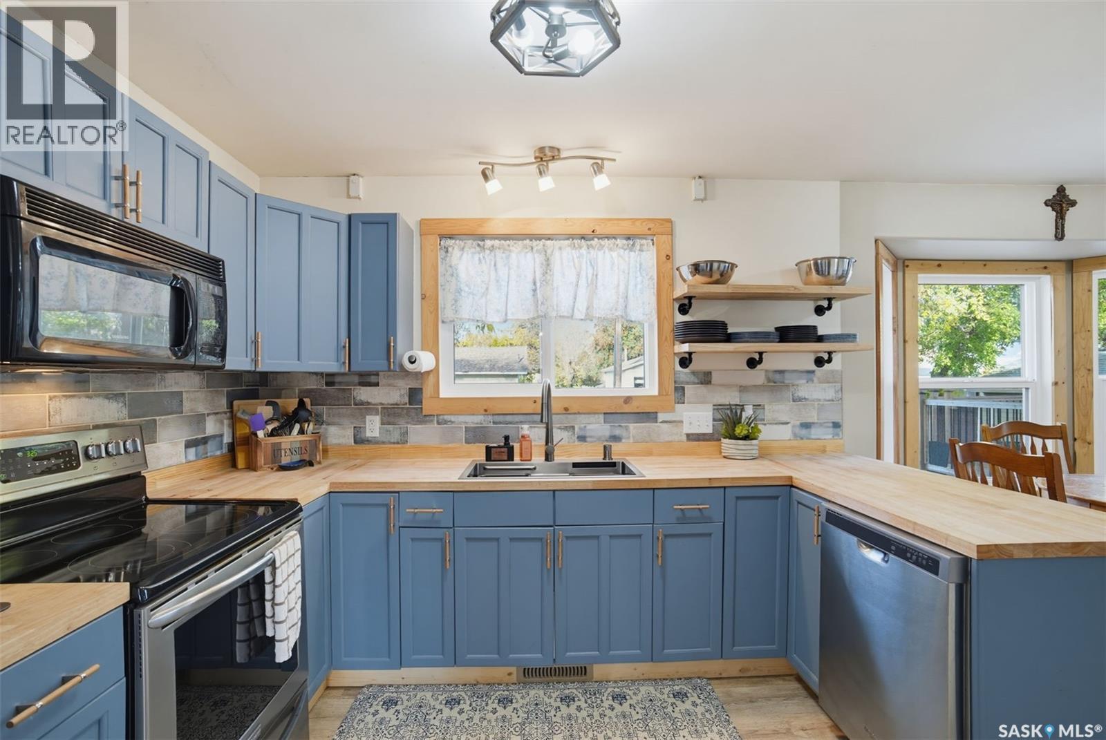 2018 8th Street Property Photo 6