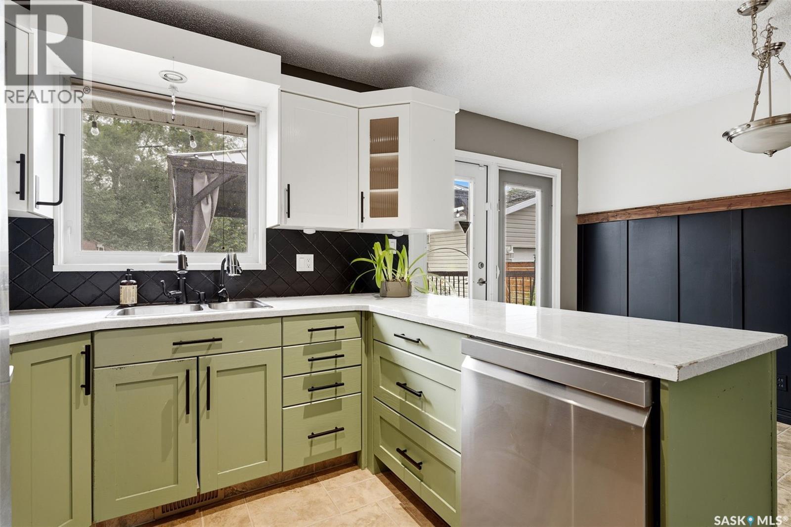 726 McIntosh STREET N Property Photo 1