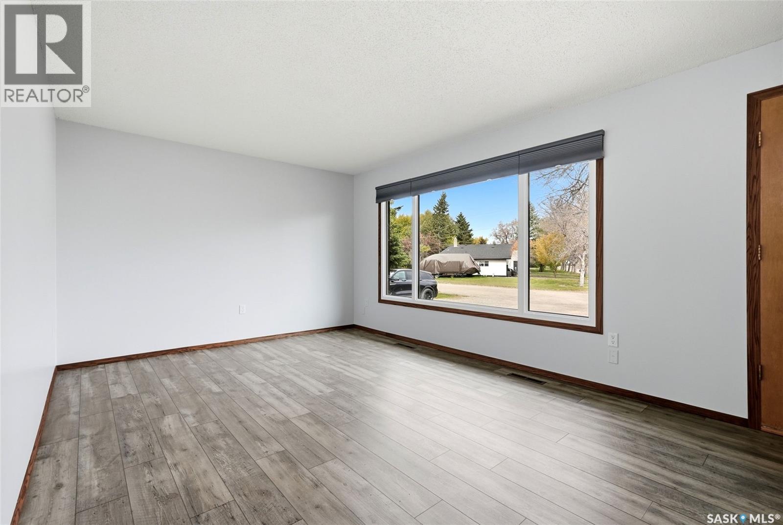 305 1st Avenue Nw Property Photo 5