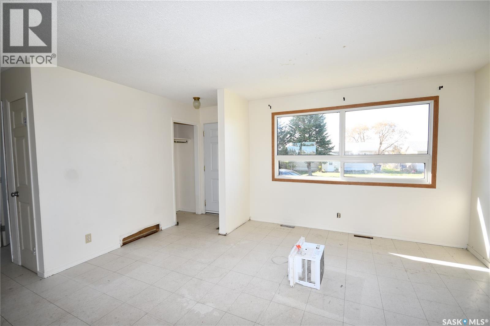 205 6th Avenue N Property Photo 4