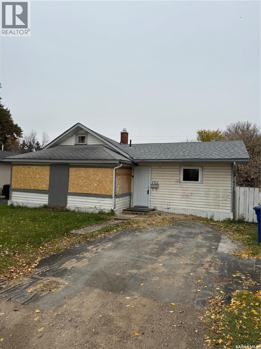 751 17th Street W Property Photo 1