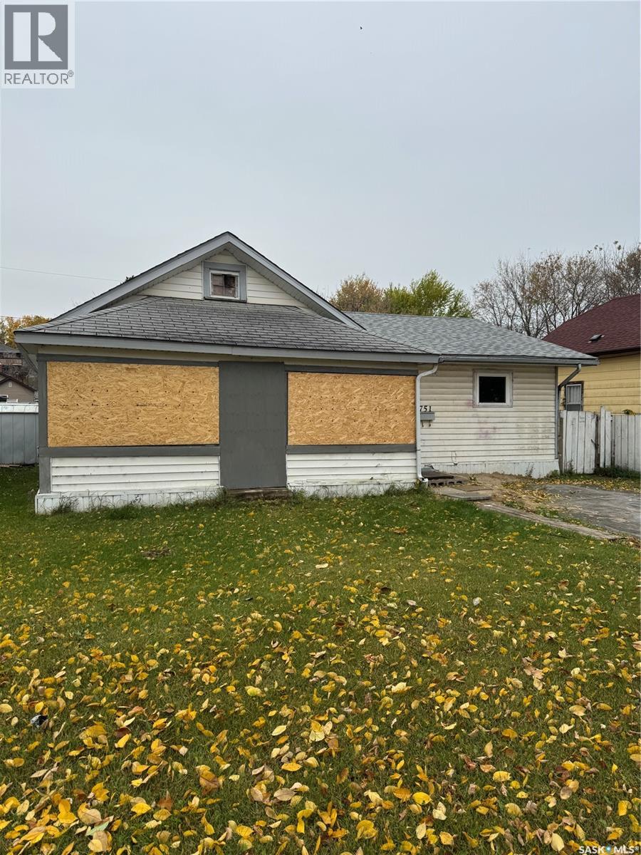751 17th Street W Property Photo 2