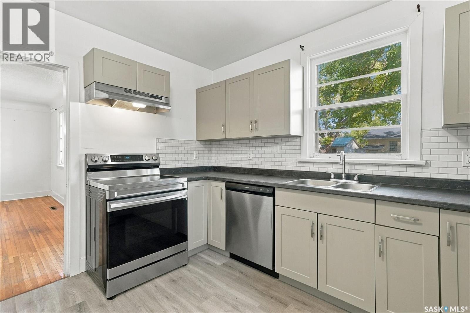 109 108th Street W Property Photo 9