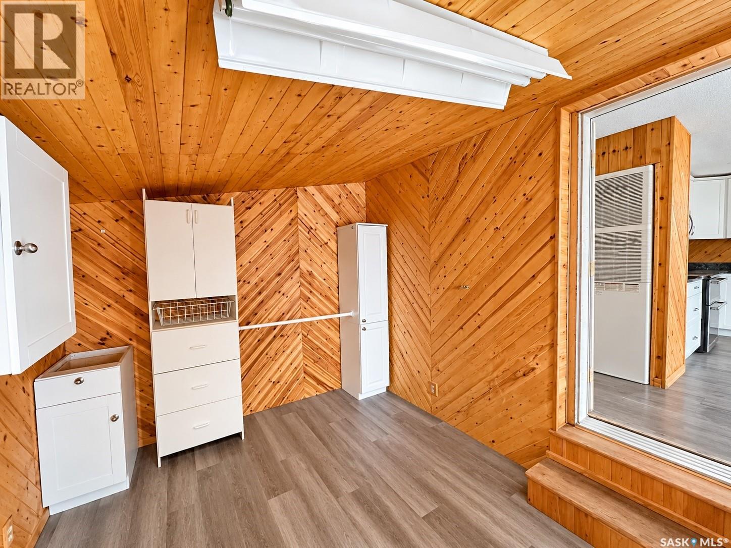 34 1035 Boychuk Drive Property Photo 8