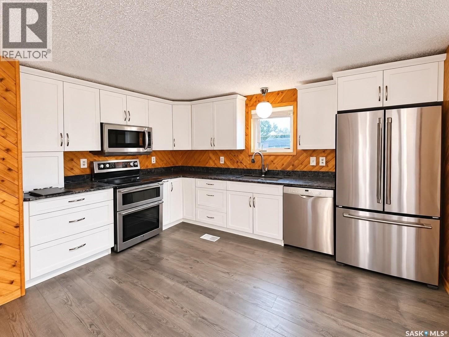 34 1035 Boychuk Drive Property Photo 11