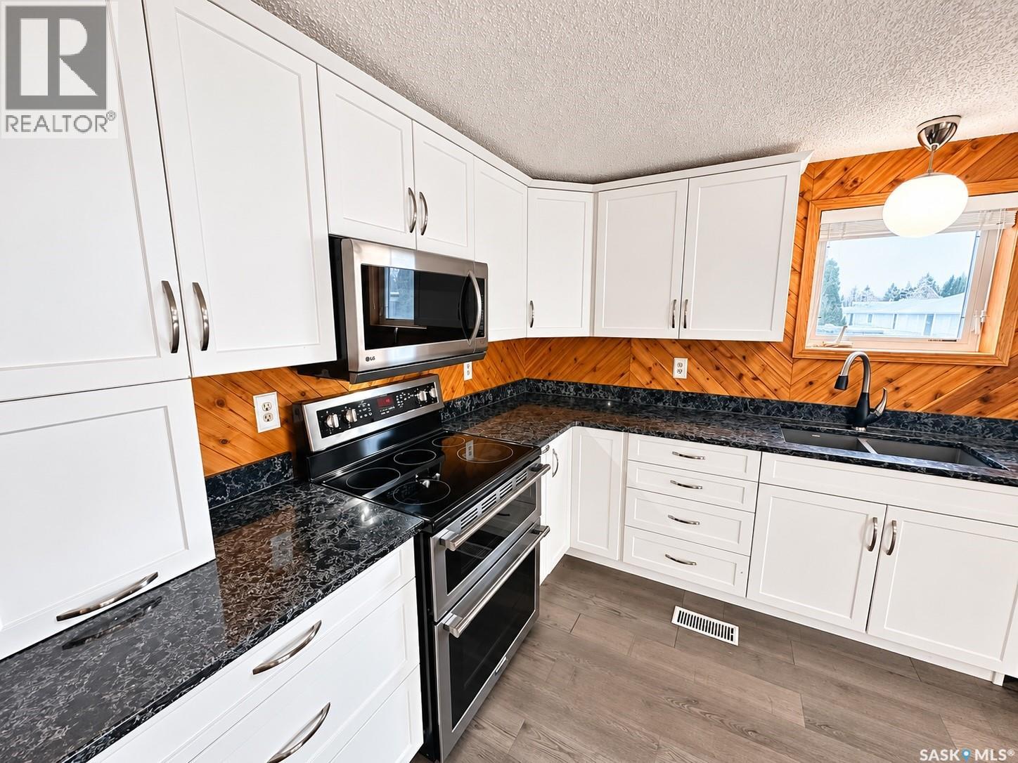 34 1035 Boychuk Drive Property Photo 12