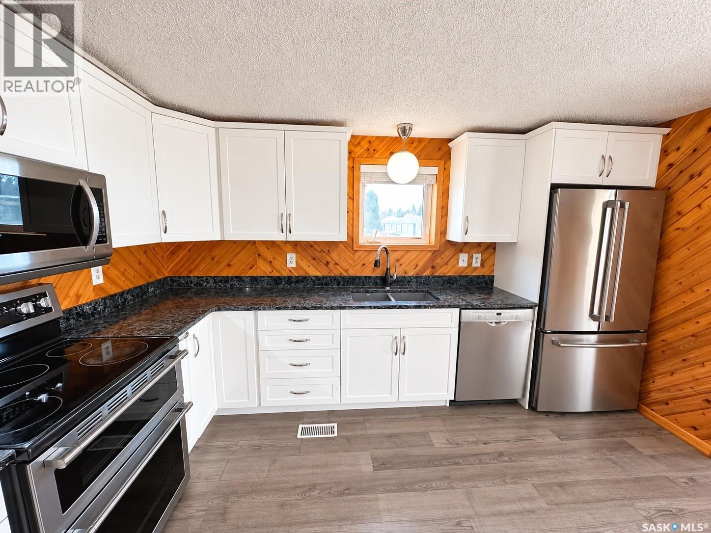 34 1035 Boychuk Drive Property Photo 13