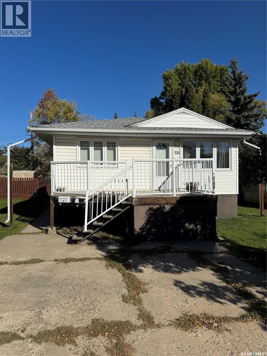 516 26th Street E Property Photo 1